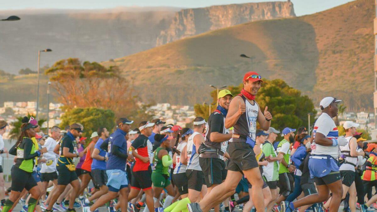 Table Mountain as backdrop to the Cape Town Marathon