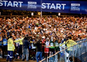 Two Oceans Marathon Banner Start